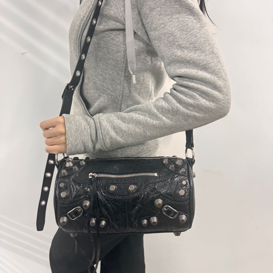 99新 Balenciaga/巴黎世家 圆筒斜挎机车/6491