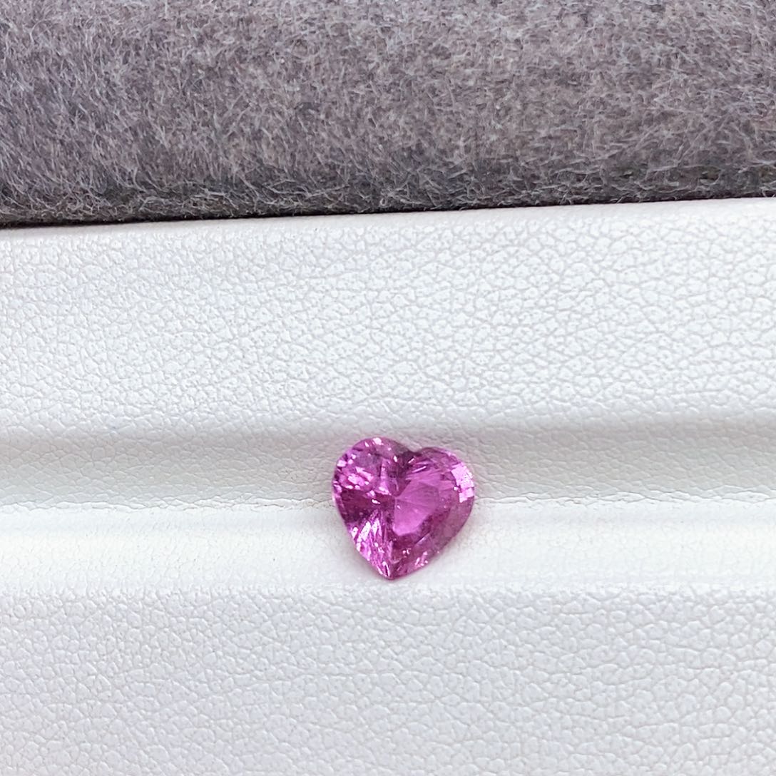 蓝宝石裸石未镶嵌2.03克拉天然无烧粉蓝宝