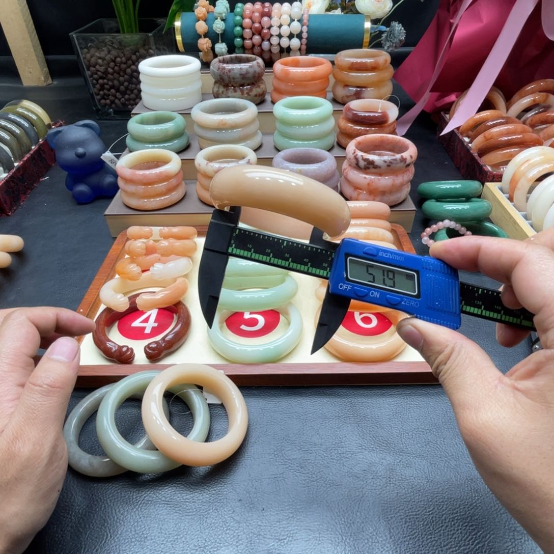 石英质玉未镶嵌手镯