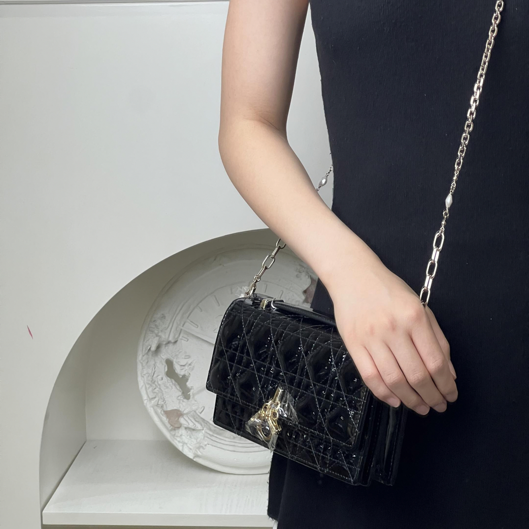 未使用 DIOR/迪奥 lady woc黑金漆皮/闲置新/优选