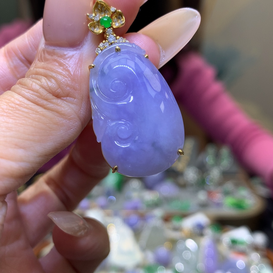 颈饰18K金镶嵌翡翠