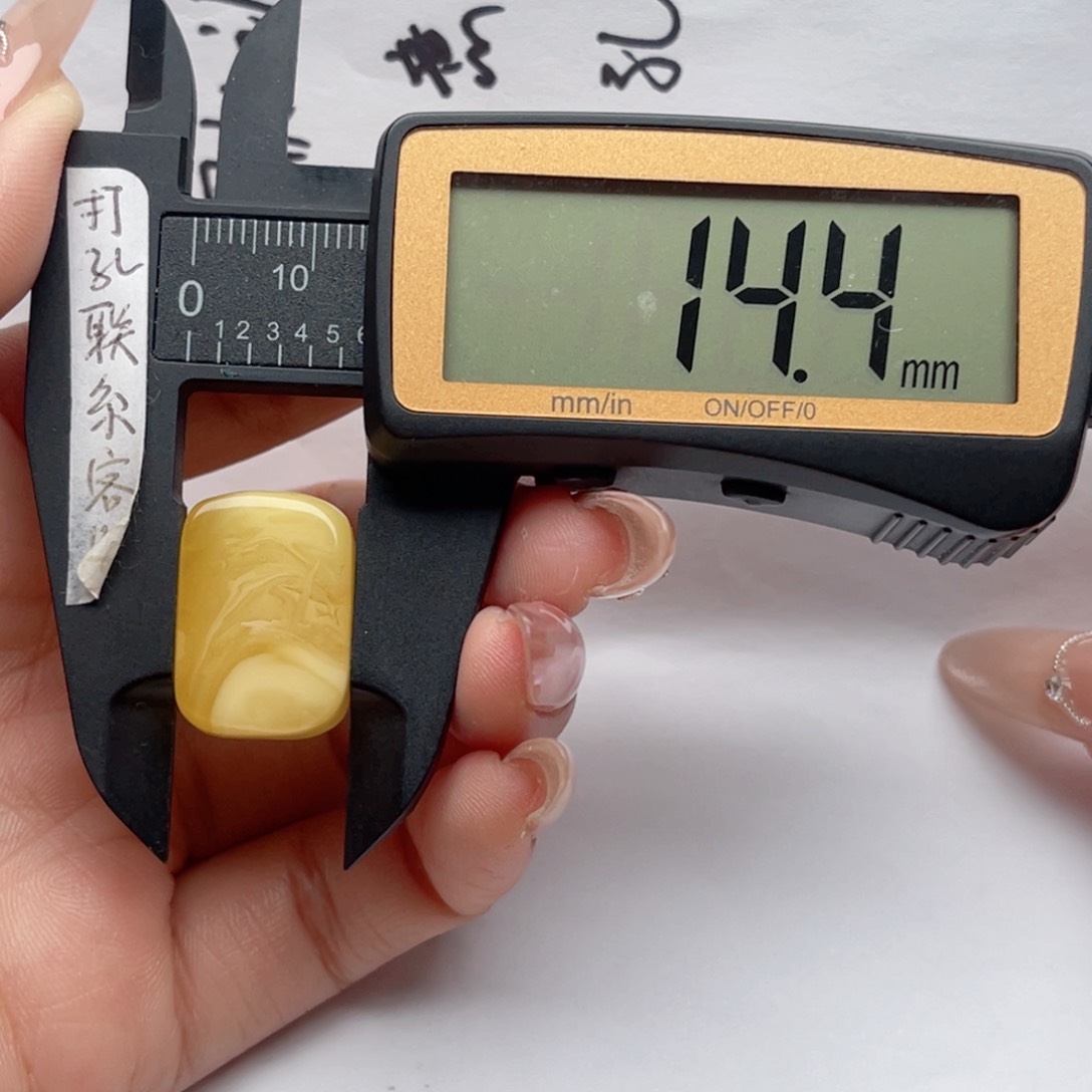 蜜蜡裸石未镶嵌蜜蜡牌子 思思