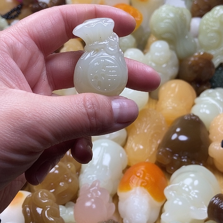 宸***欣完全开放挂件吊坠钱袋