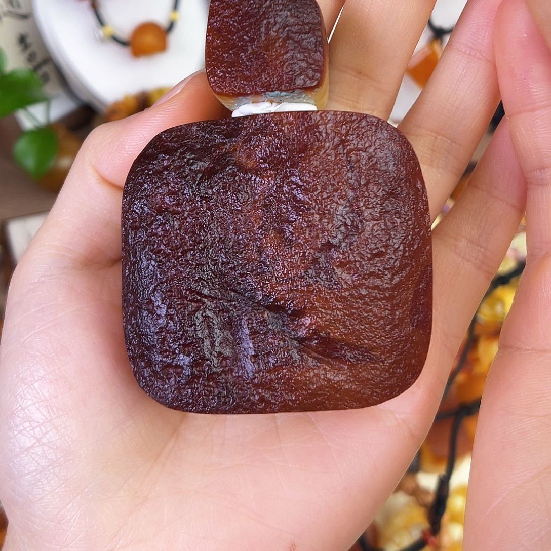 琥珀珠宝奇石未镶嵌，