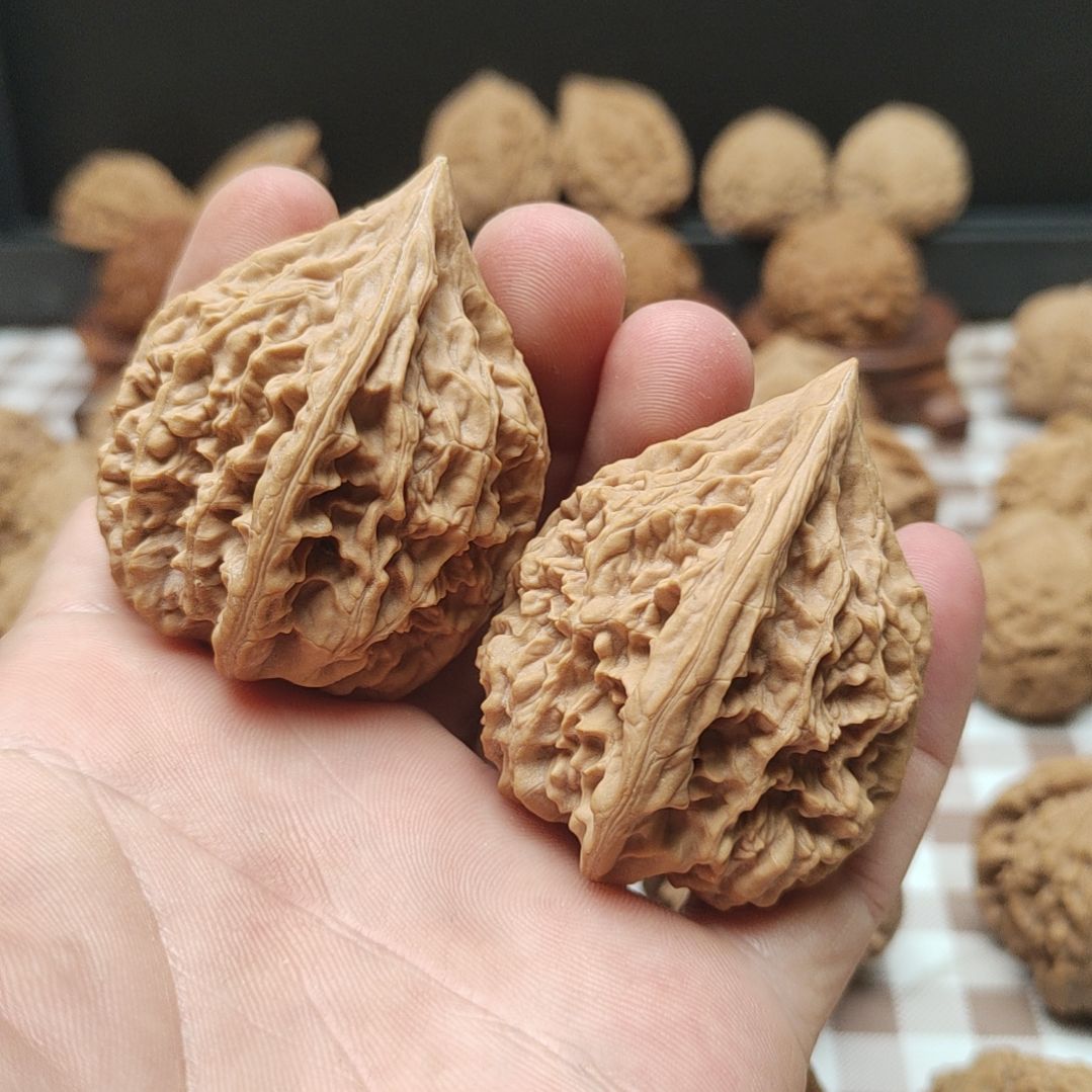 大叶紫檀（黑酸枝木类）蓟县山地老鸡心手把件