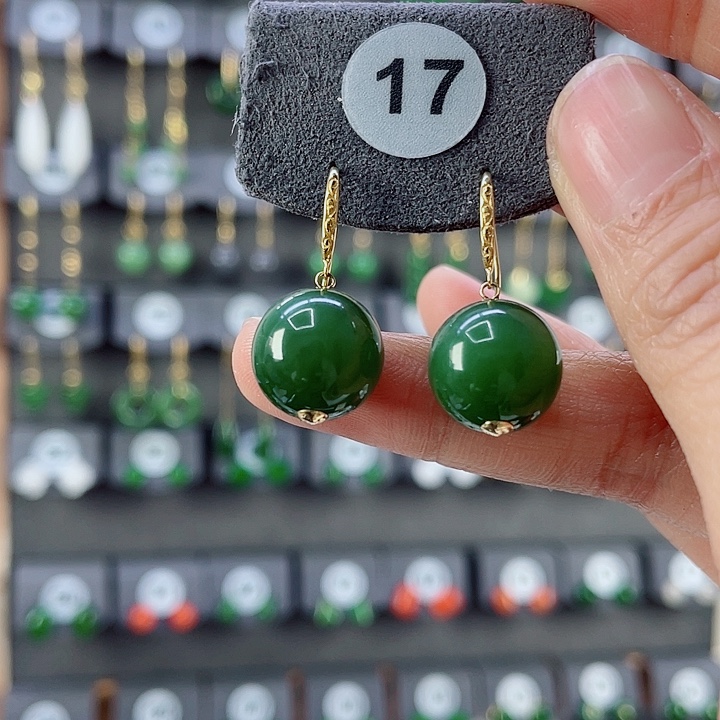 18K金镶嵌和田玉耳饰