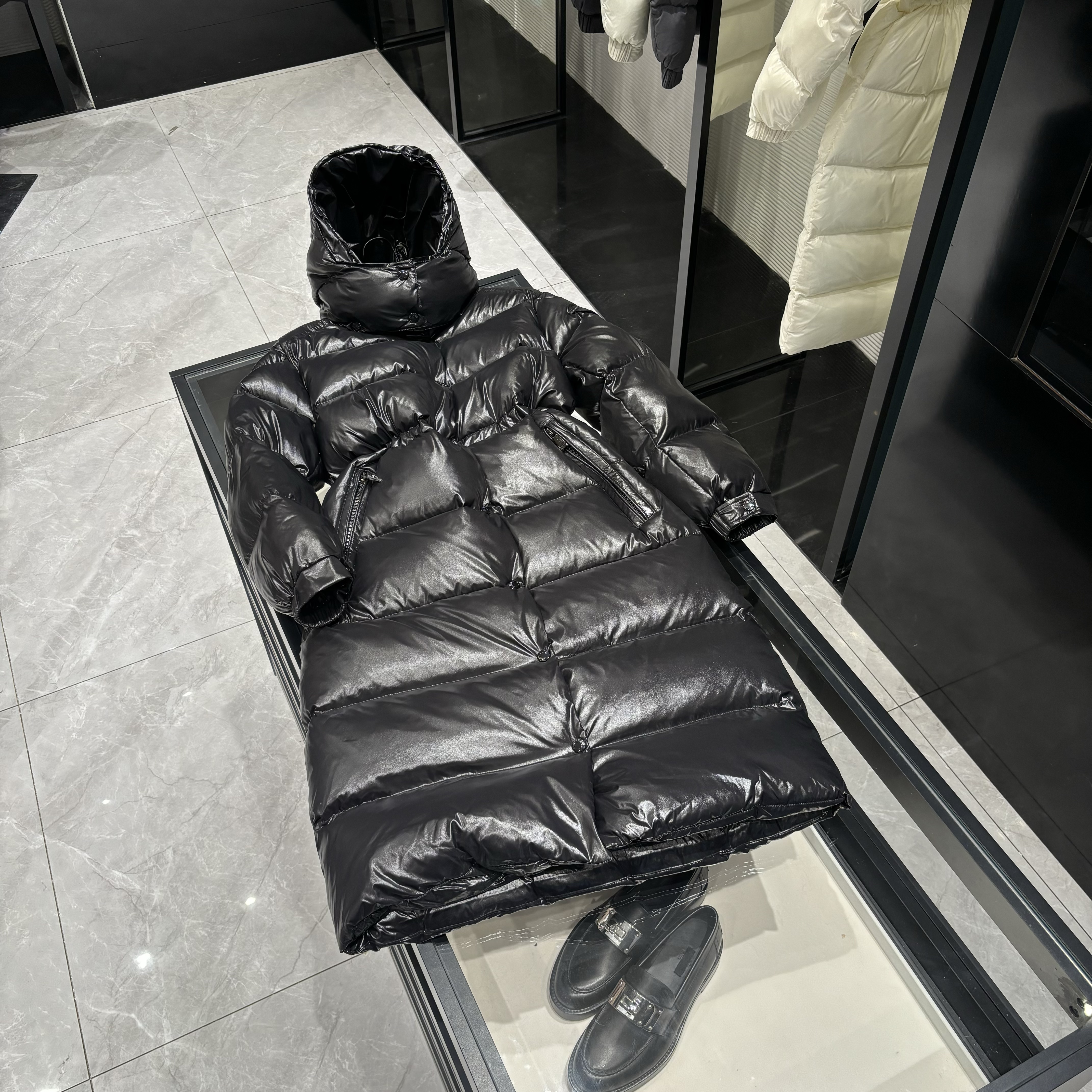 25年秋冬新款 时尚大面包收腰保暖连帽加厚长款亮面羽绒服-8851