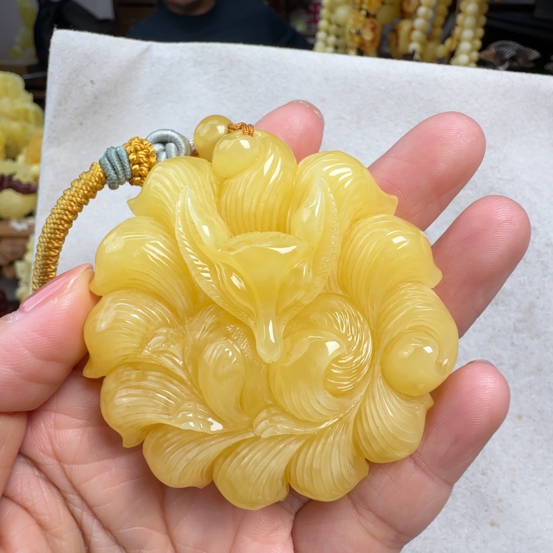 蜜蜡未镶嵌珠宝奇石