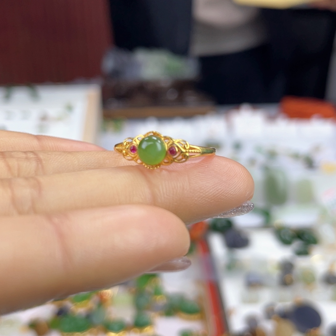 和田玉戒指18K金镶嵌