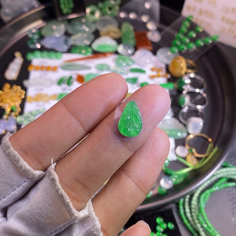 【闪购商品】翡翠挂件未镶嵌叶子