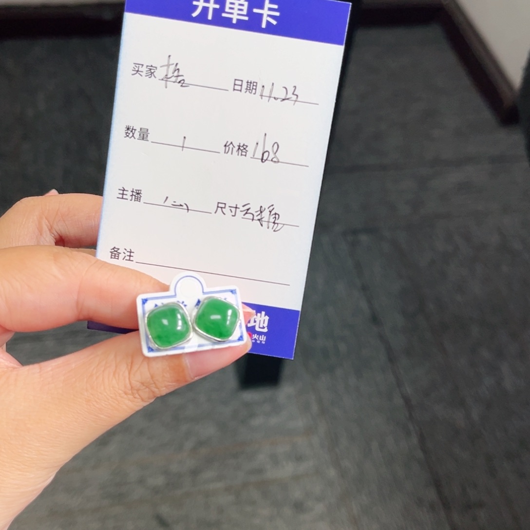 银S925镶嵌石英质玉耳钉格**斯
