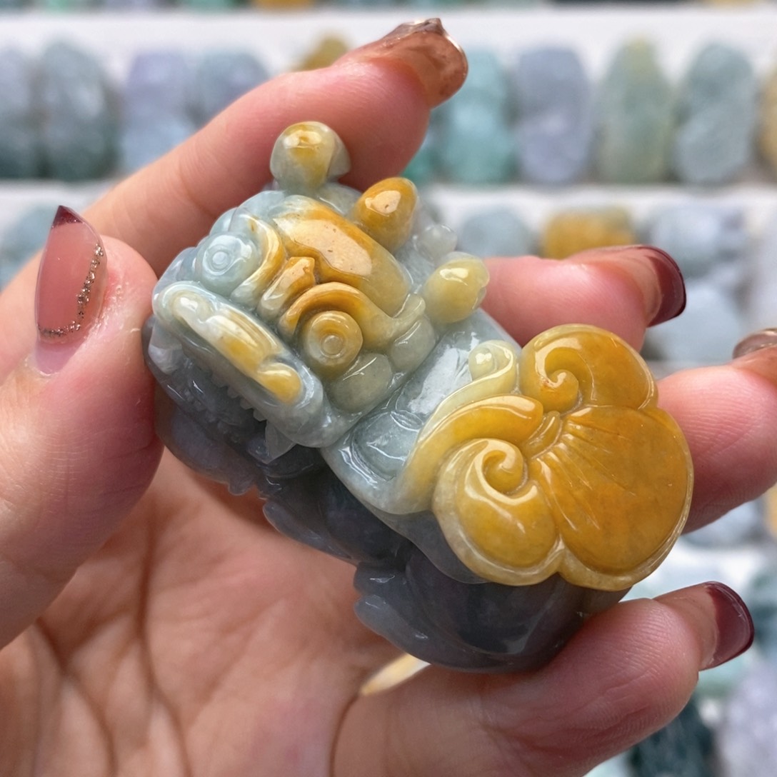 翡翠吊坠(赠链)未镶嵌