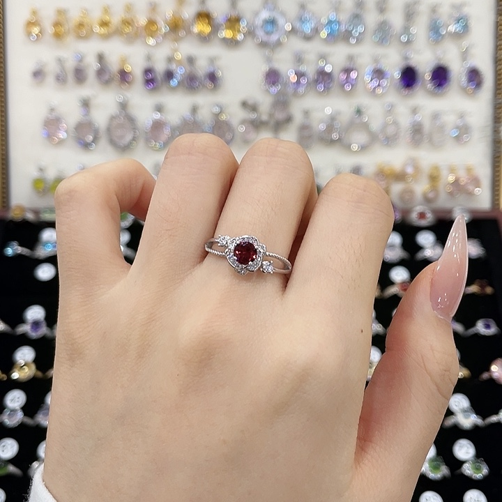 银S925镶嵌石榴石戒指