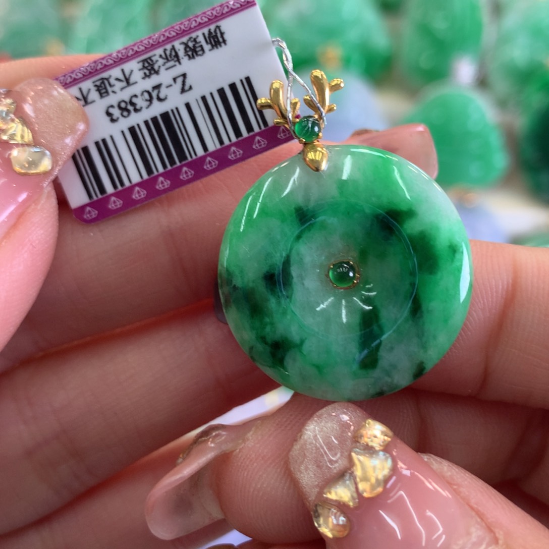 翡翠吊坠(不含链)18K金镶嵌