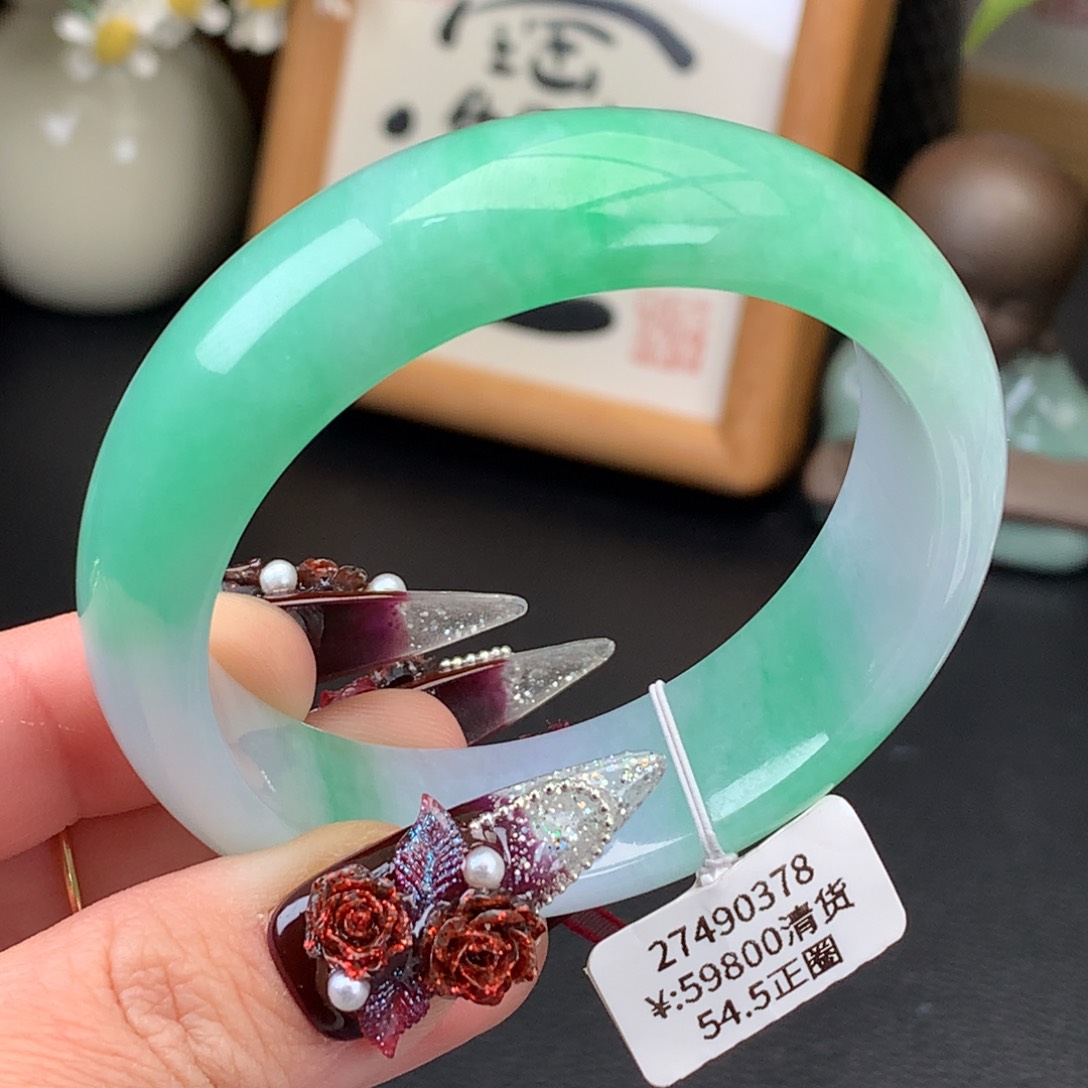 翡翠手镯未镶嵌细糯绿宽版手镯