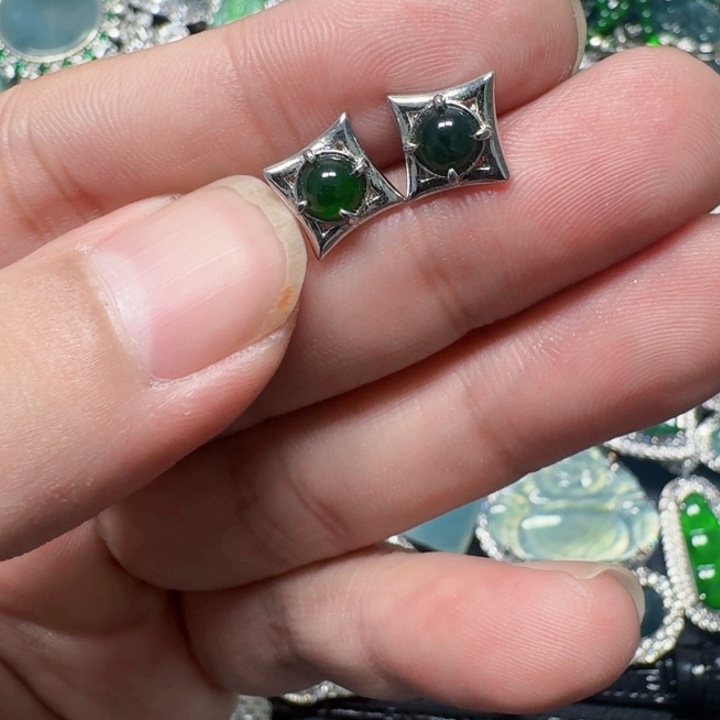 翡翠未镶嵌颈饰天然A货翡翠放漏