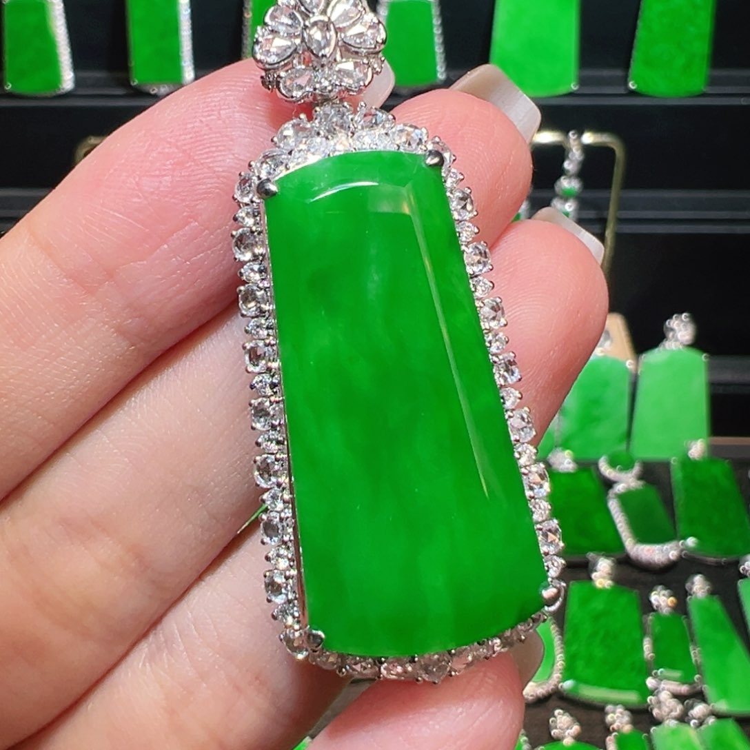 翡翠吊坠(不含链)18K金镶嵌