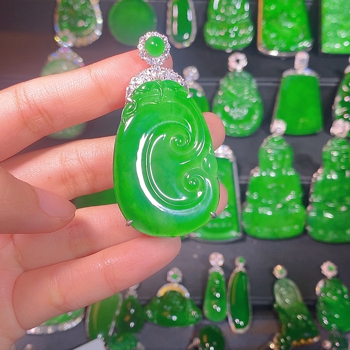 翡翠银S925镶嵌颈饰是