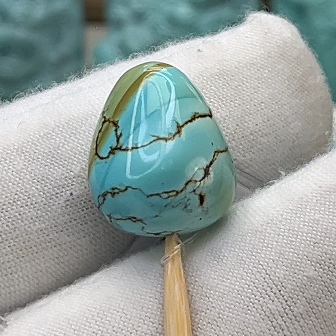 绿松石未镶嵌珠宝奇石