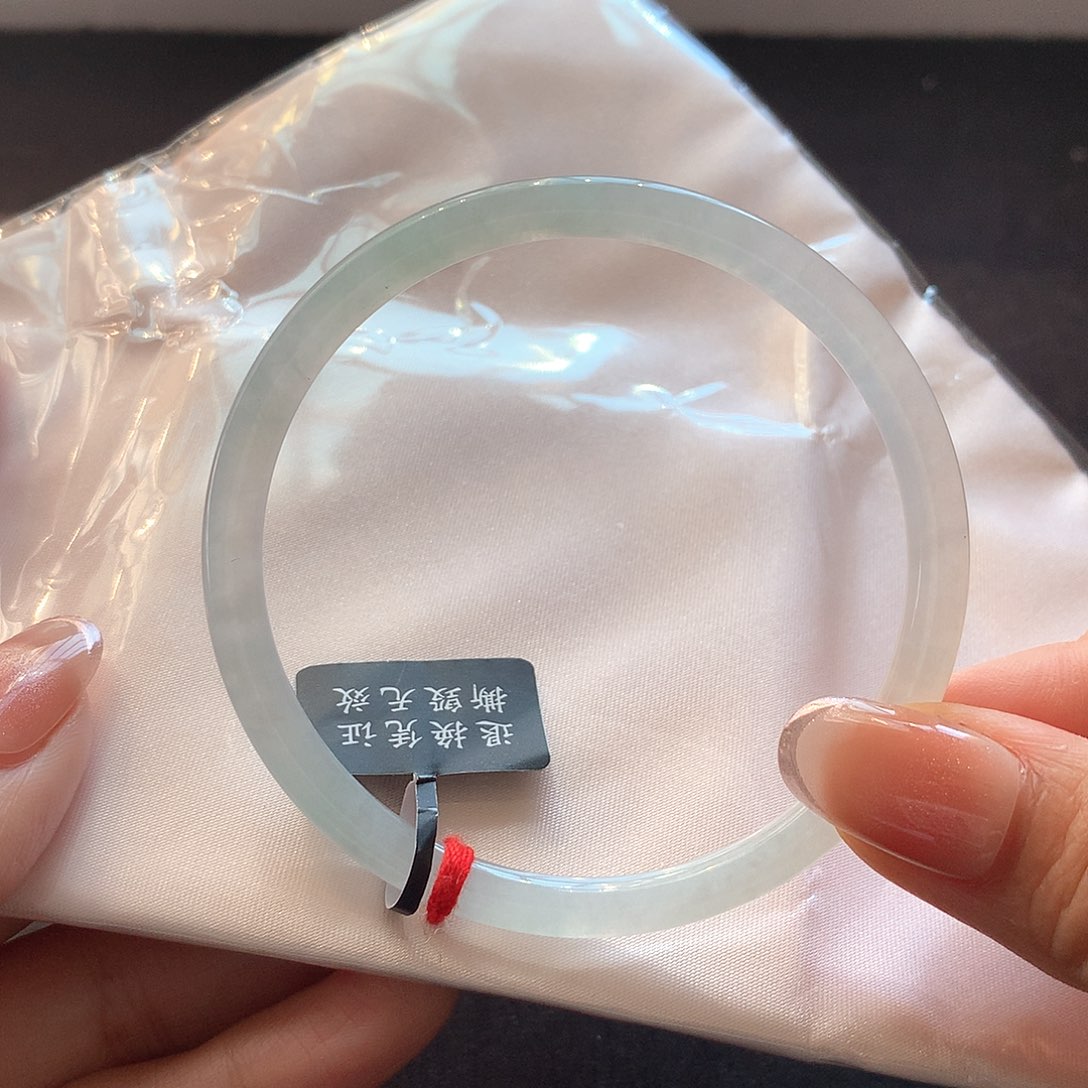 翡翠未镶嵌手镯59.9瑕疵漏