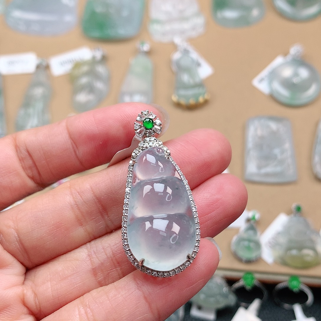 翡翠颈饰18K金镶嵌福豆