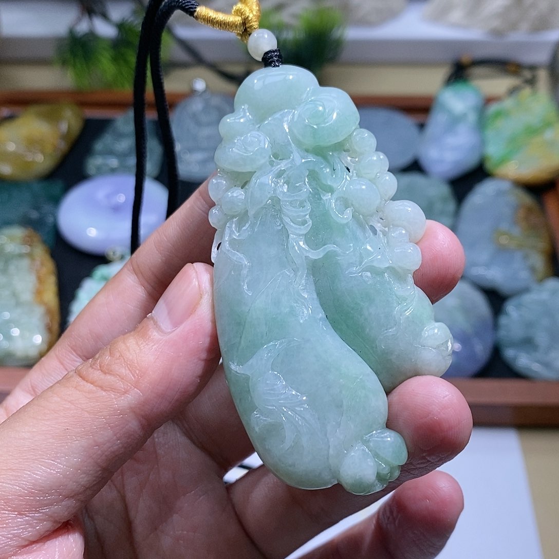 【闪购商品】翡翠颈饰未镶嵌瓜