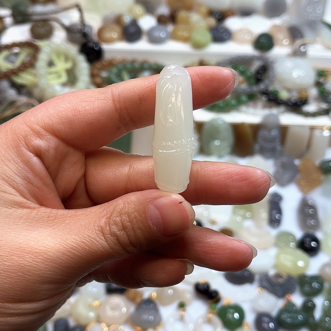 和田玉吊坠(赠链)未镶嵌知***…