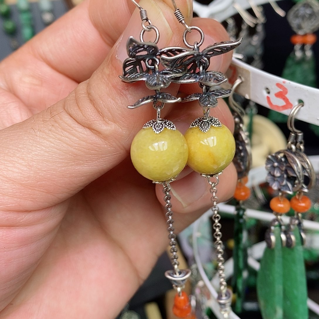 翡翠耳饰未镶嵌哆**梦漂亮美眉