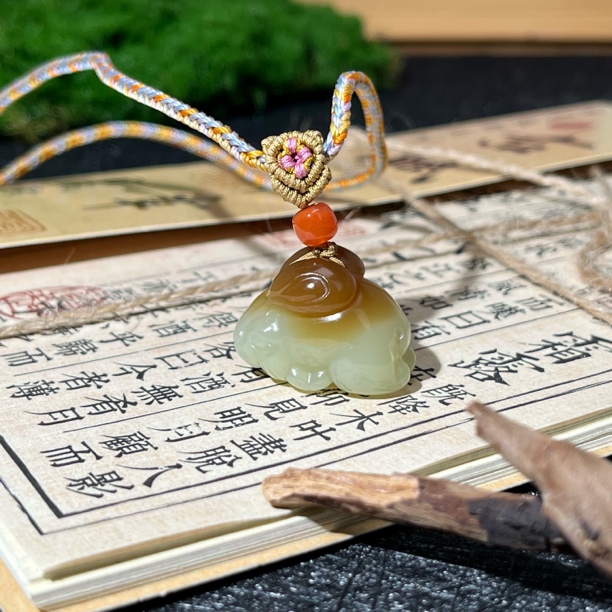 天然和田玉且末糖小兔子挂坠吊坠大展宏图前途无量鸿运当头俏色