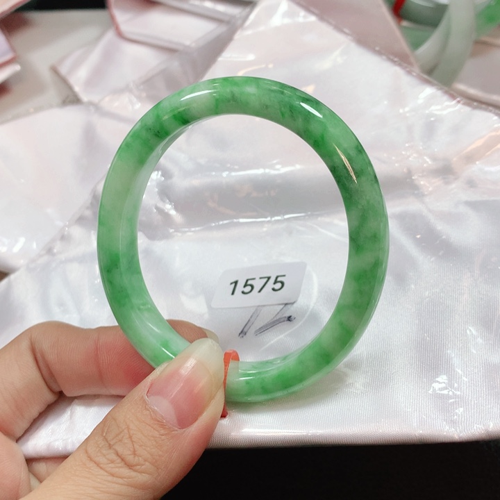 翡翠手镯未镶嵌以*安天然翡翠手镯55