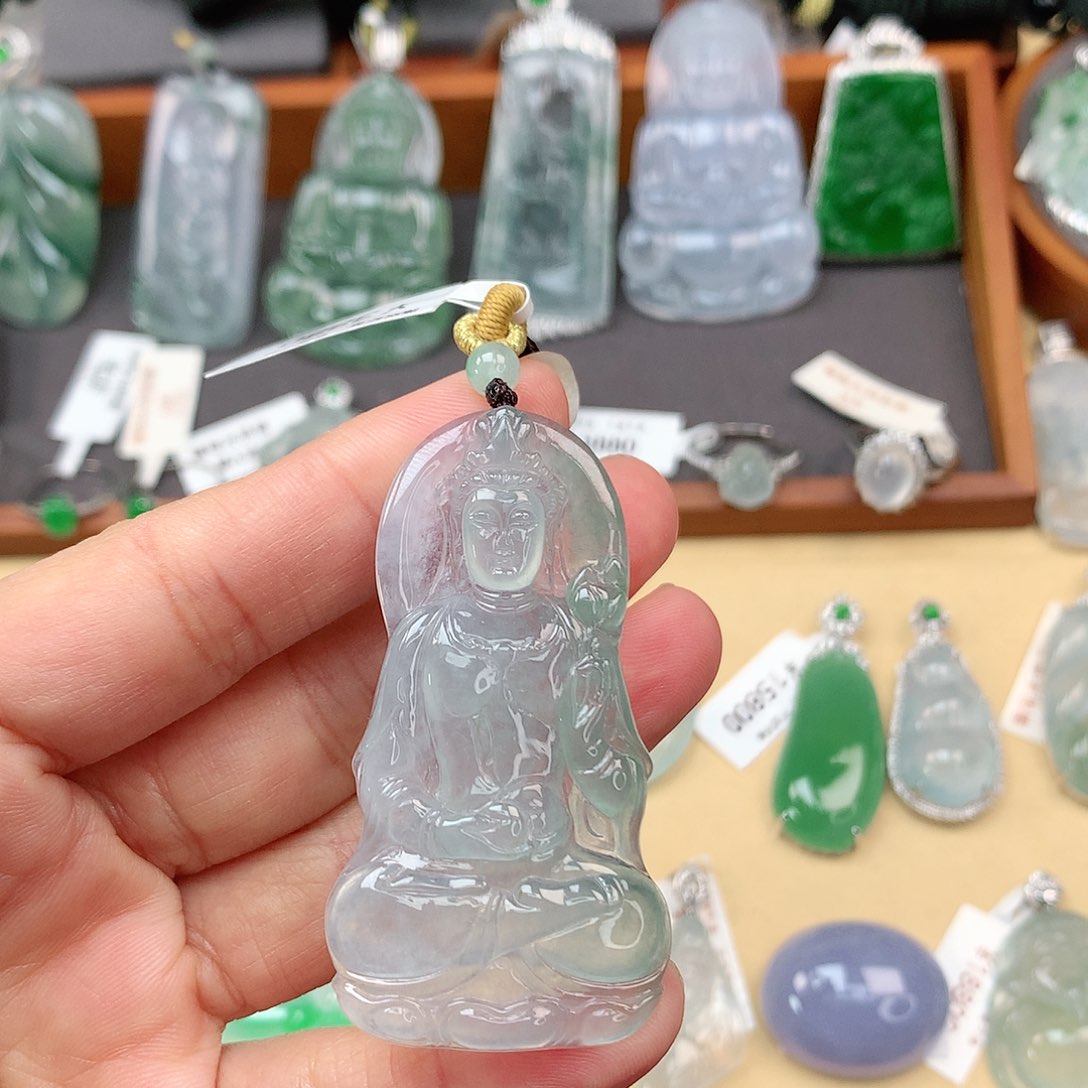 翡翠颈饰未镶嵌小***?观音