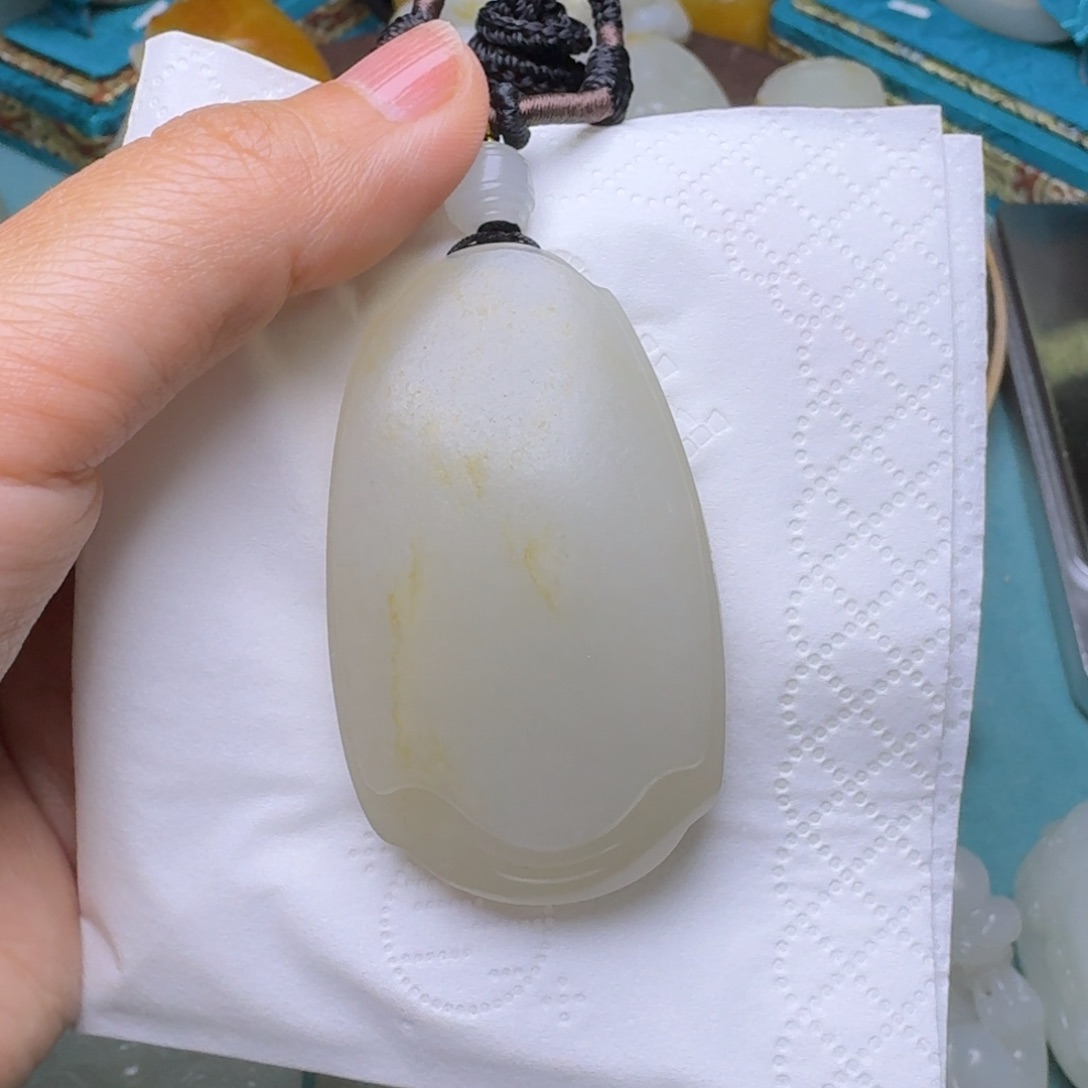 用***2和田玉未镶嵌颈饰