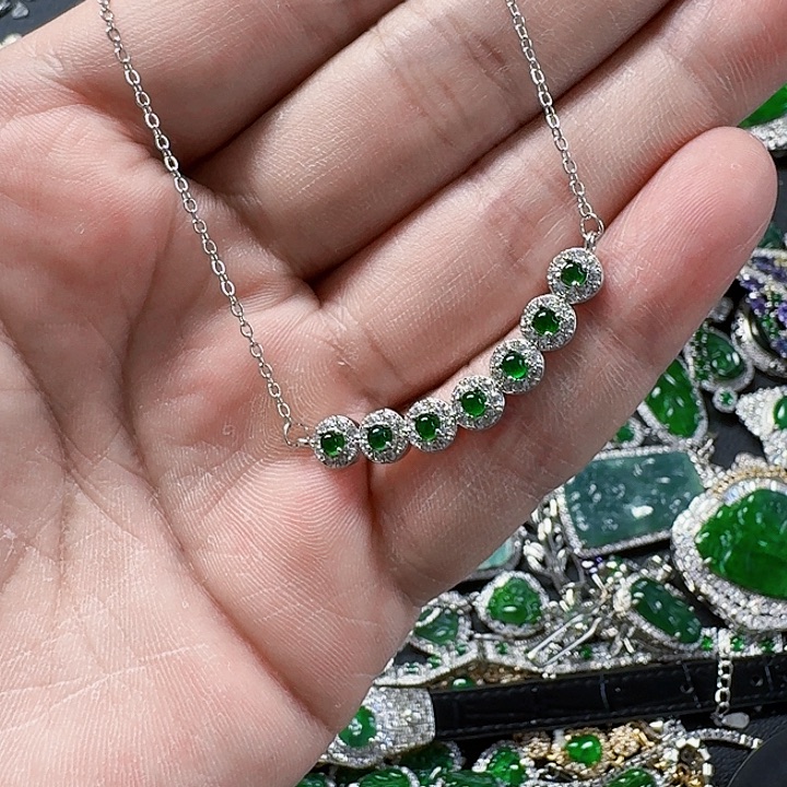 翡翠颈饰未镶嵌天然A货翡翠放漏