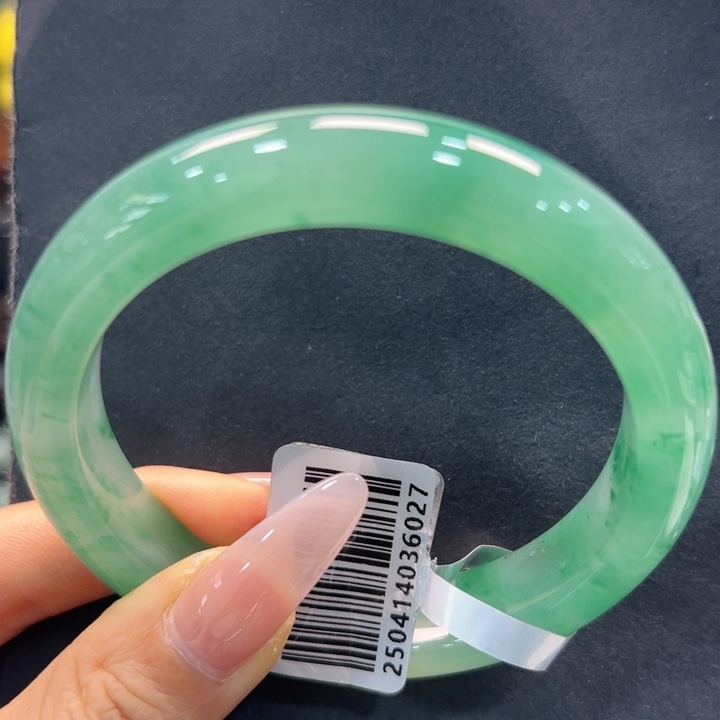 好***子未镶嵌手镯石英质玉（非洲翠）