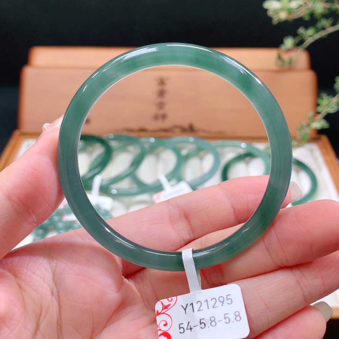翡翠手镯未镶嵌天然