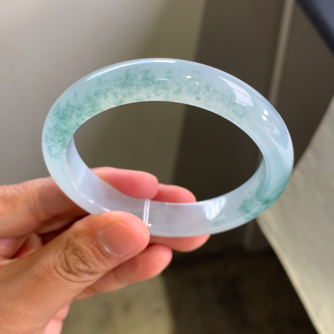 翡翠手镯未镶嵌冰飘花贵妃