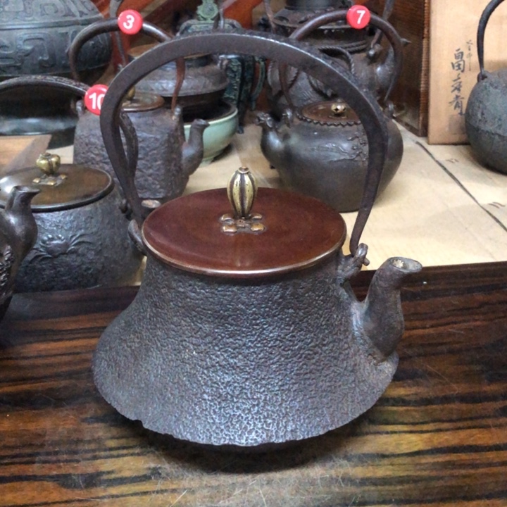 龙文堂造富士型壶