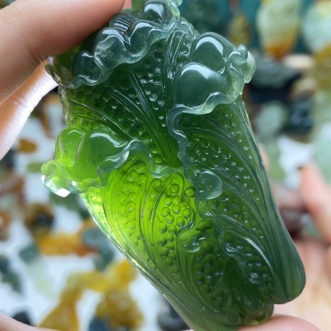 蛇纹石玉颈饰未镶嵌