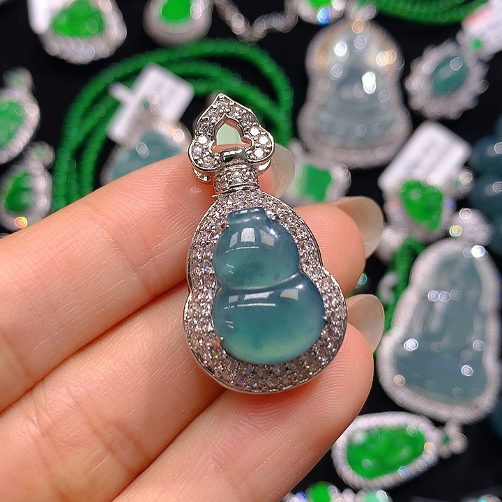 翡翠颈饰未镶嵌翡翠