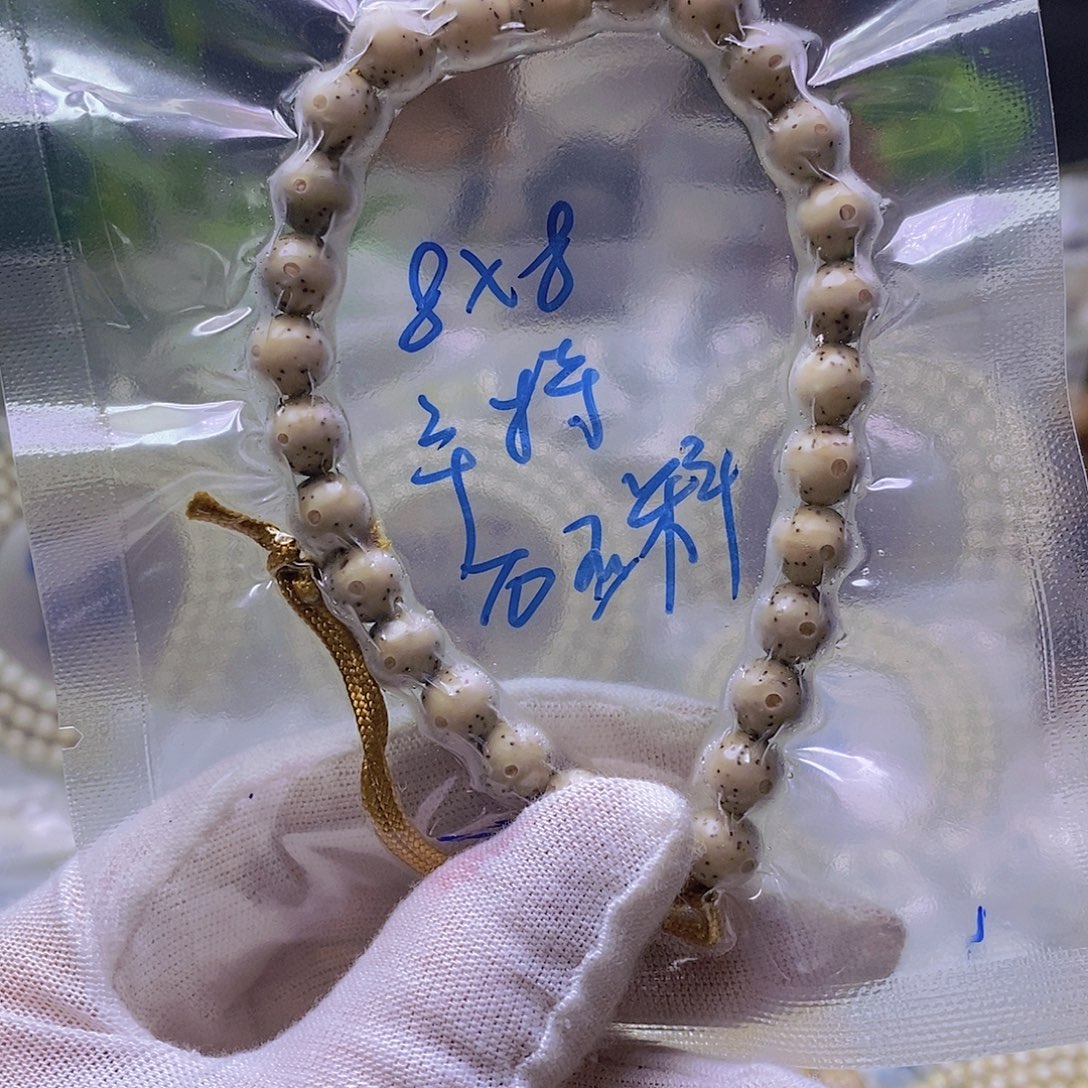 米***卡星月菩提吊坠石玉