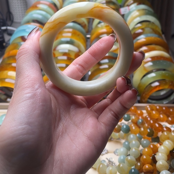 蛇纹石玉手镯未镶嵌