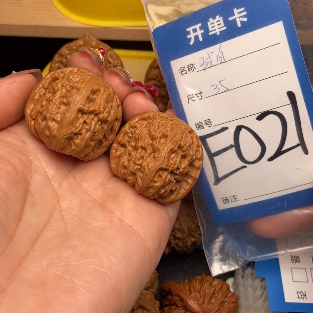 桃核吊坠核桃白狮子