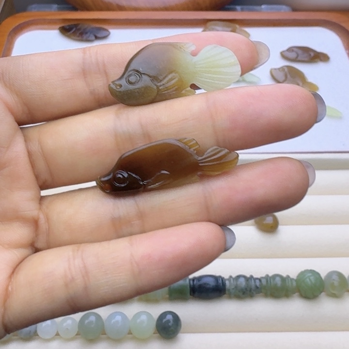 小***e和田玉（糖玉）未镶嵌车挂