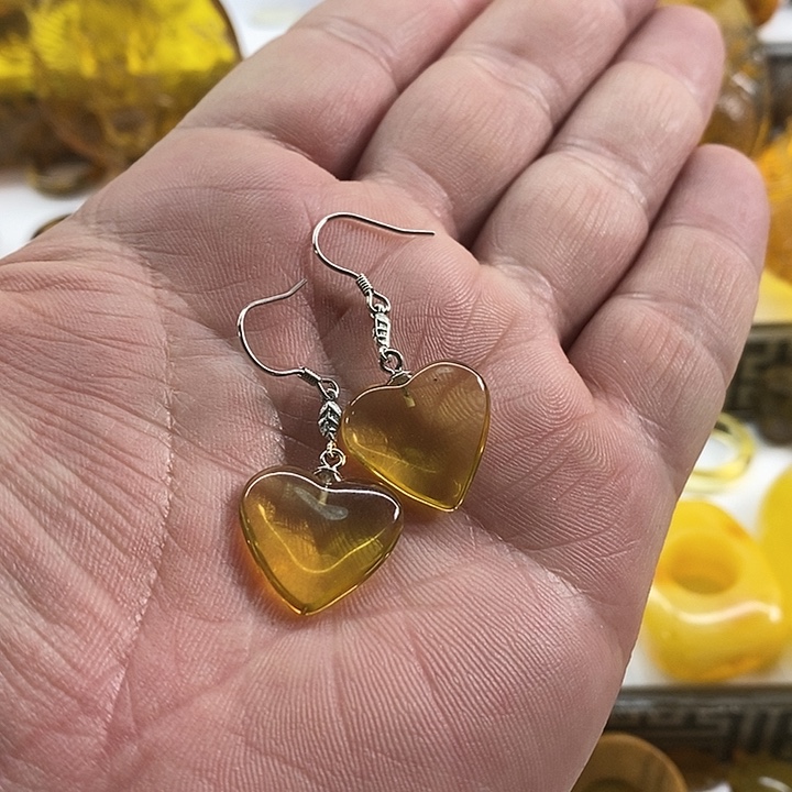 琥珀裸石未镶嵌蔓*莓耳勾