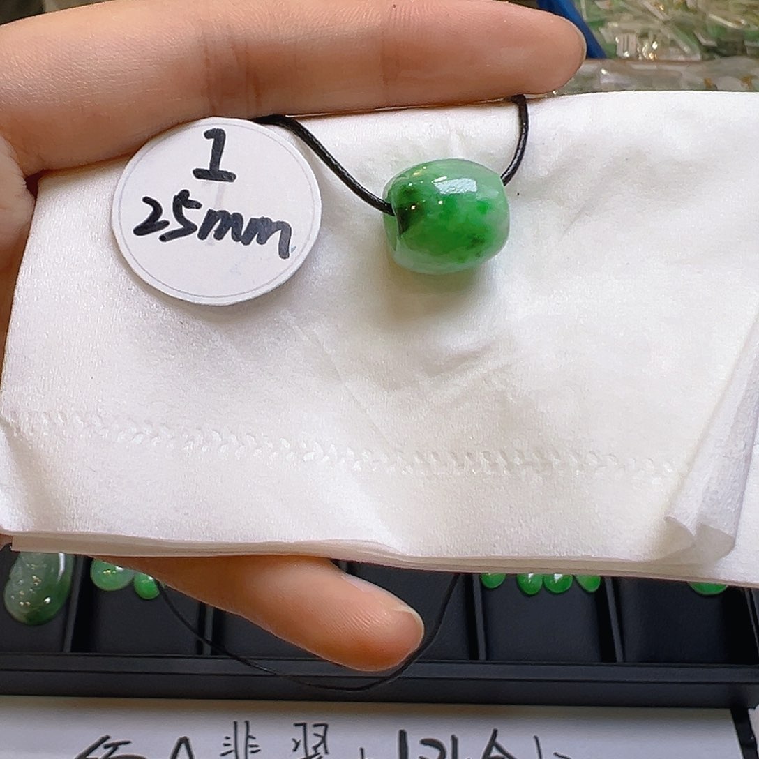 翡翠吊坠(不含链)未镶嵌翡翠