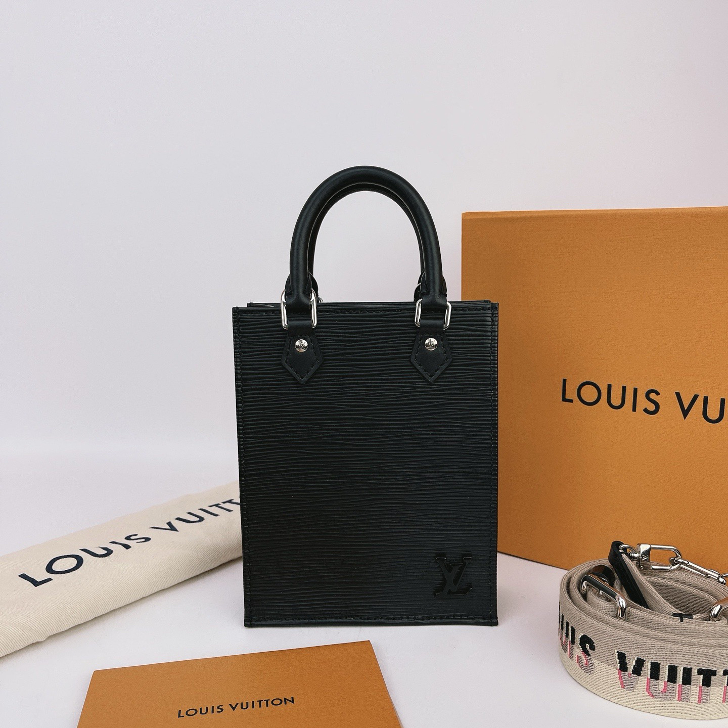 95新 LV LV 黑色芯片水波纹琴谱包底14 E417