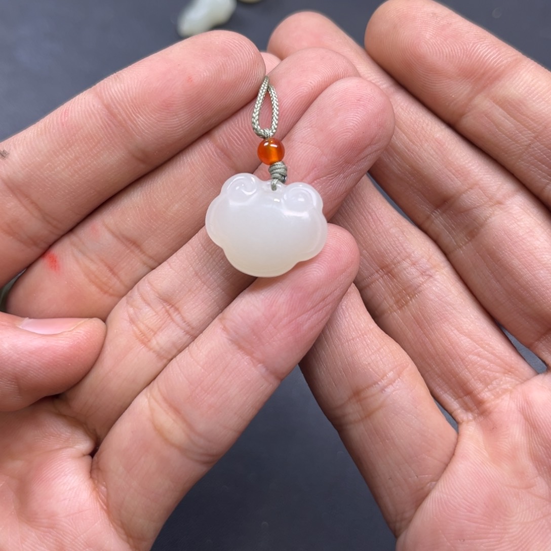 和田玉颈饰未镶嵌多样性白玉如意锁