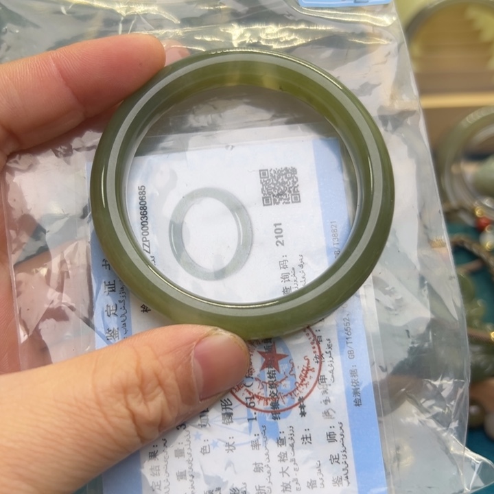 和田玉手镯未镶嵌52圈围0685