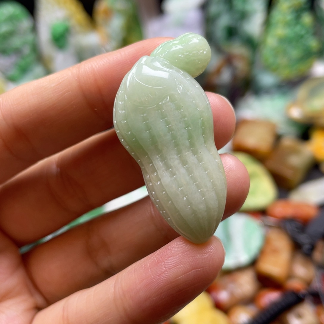 翡翠颈饰未镶嵌牌子