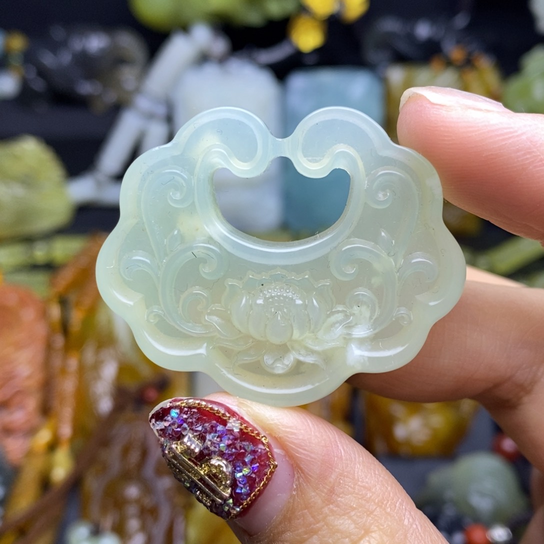 蛇纹石玉颈饰未镶嵌